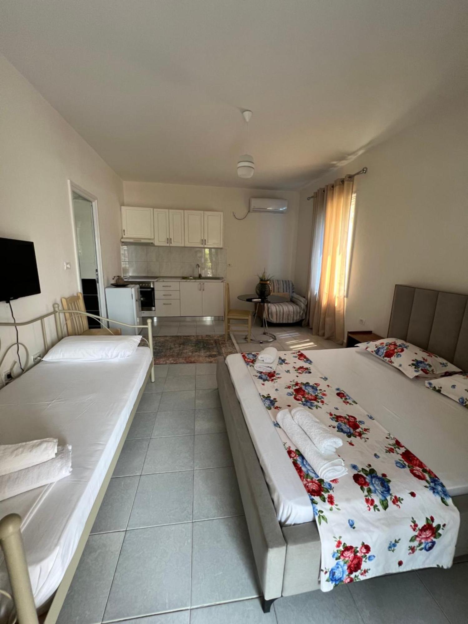 Mimi'S Apartments Vlorë Buitenkant foto