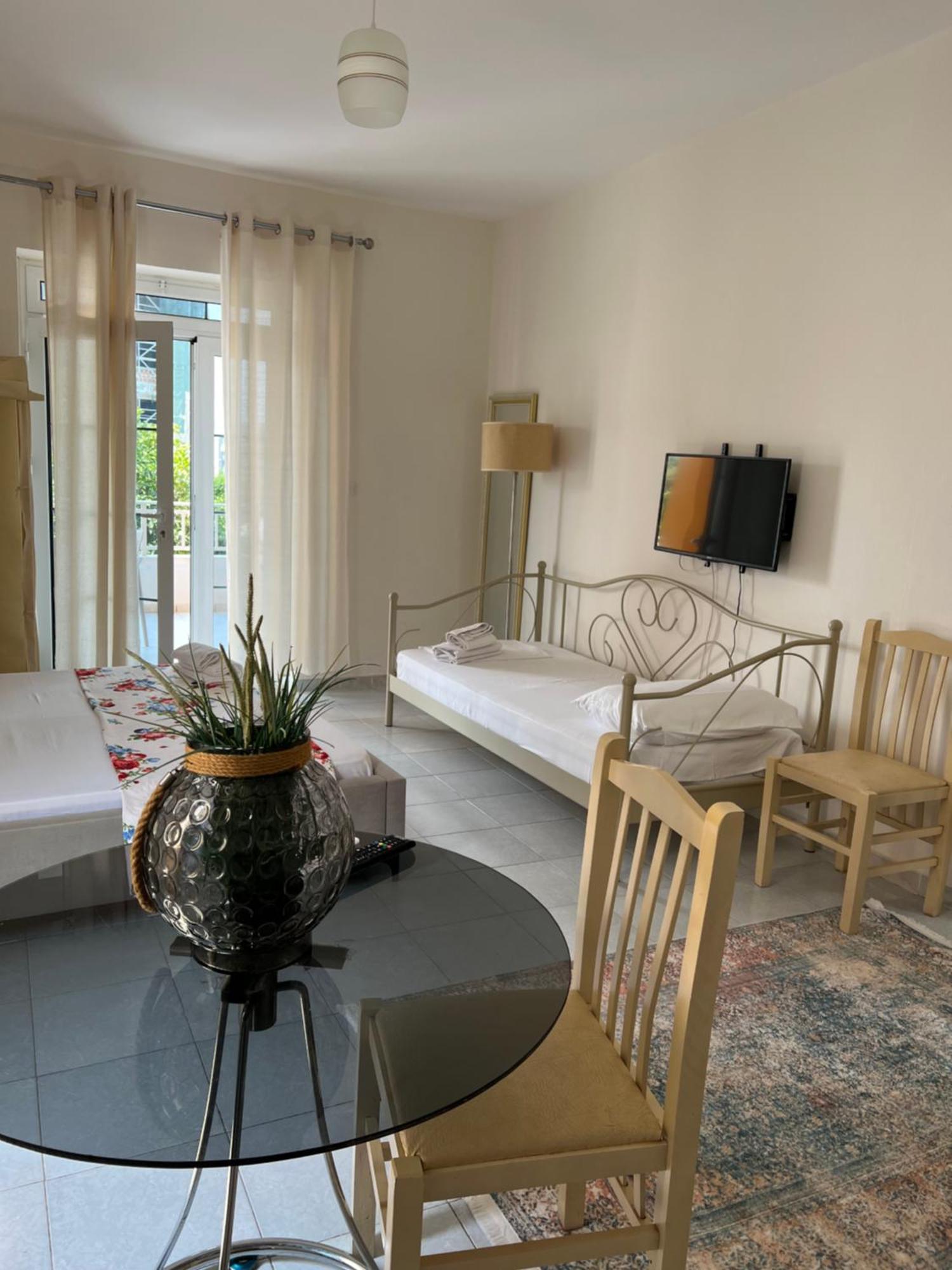 Mimi'S Apartments Vlorë Buitenkant foto